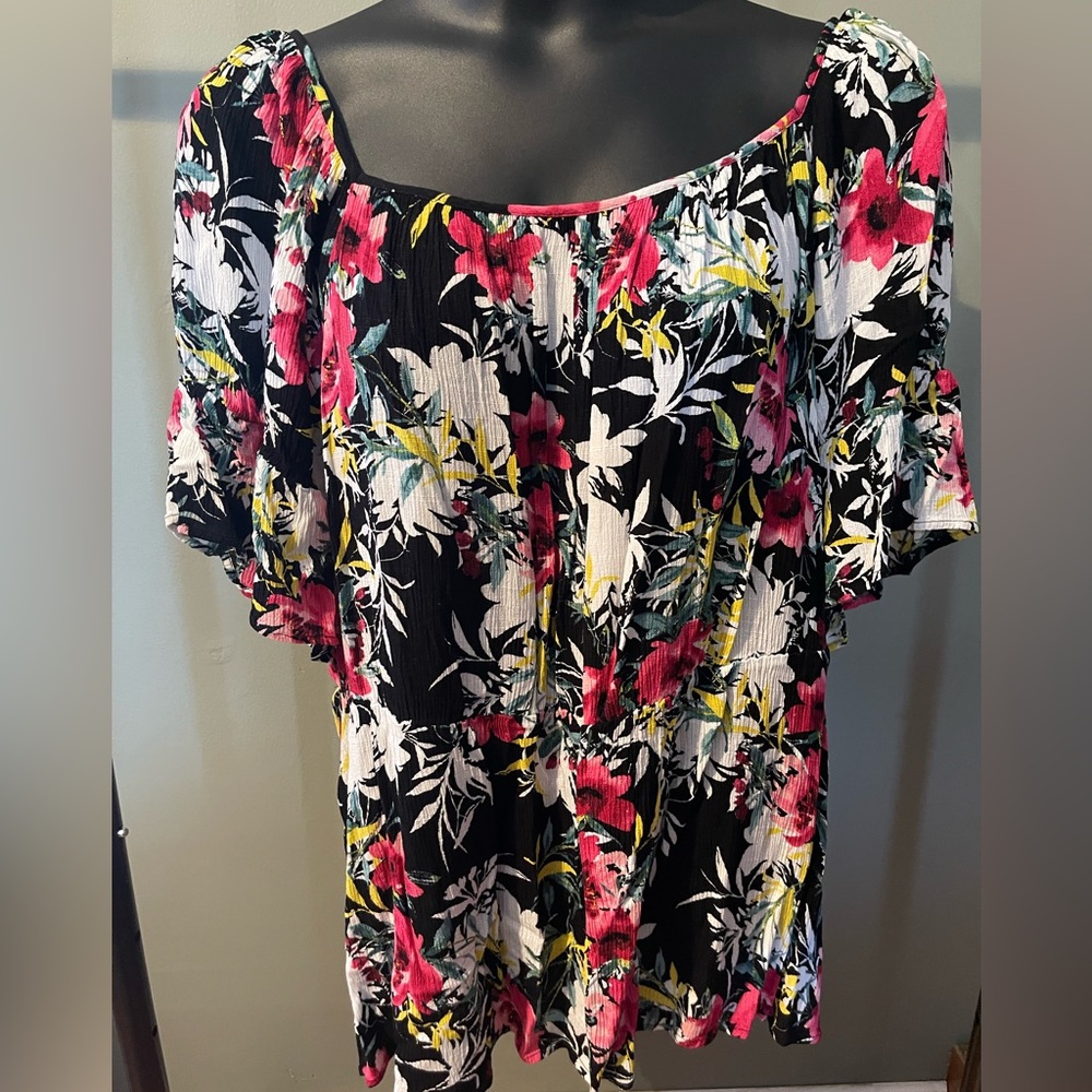 Lane Bryant Black Floral Short Sleeve Peasant Top